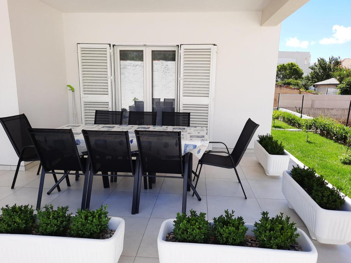 Holiday Home Bajlo Apartment With Three Bedrooms Zadar Exterior photo