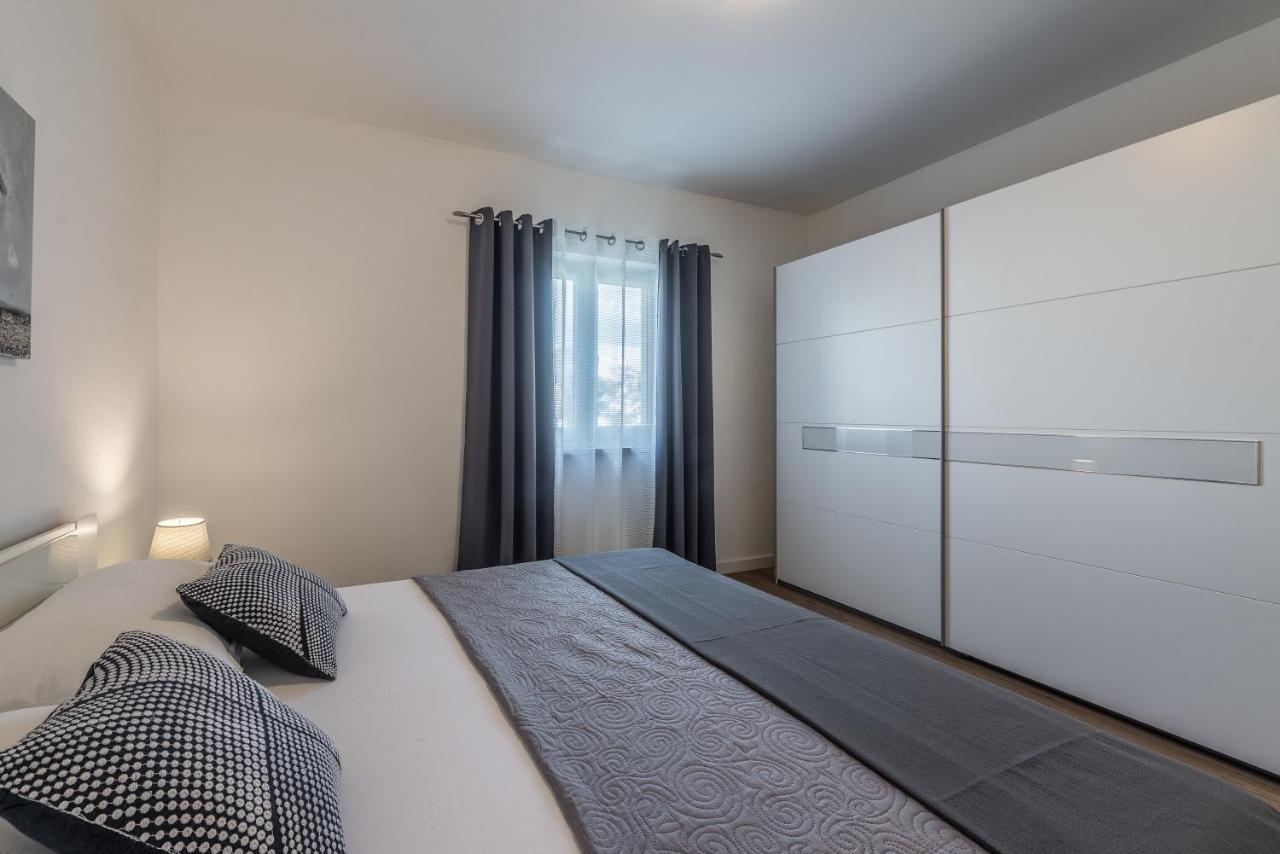 Holiday Home Bajlo Apartment With Three Bedrooms Zadar Exterior photo