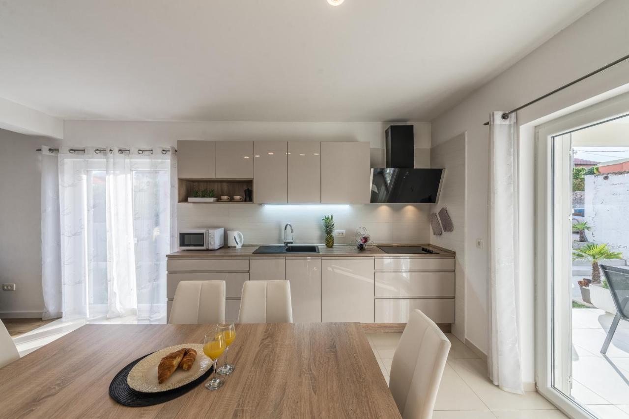 Holiday Home Bajlo Apartment With Three Bedrooms Zadar Exterior photo