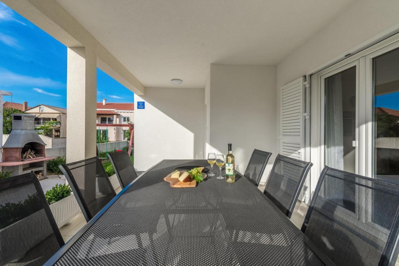 Holiday Home Bajlo Apartment With Three Bedrooms Zadar Exterior photo